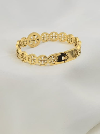 Chic Emblem Bangle