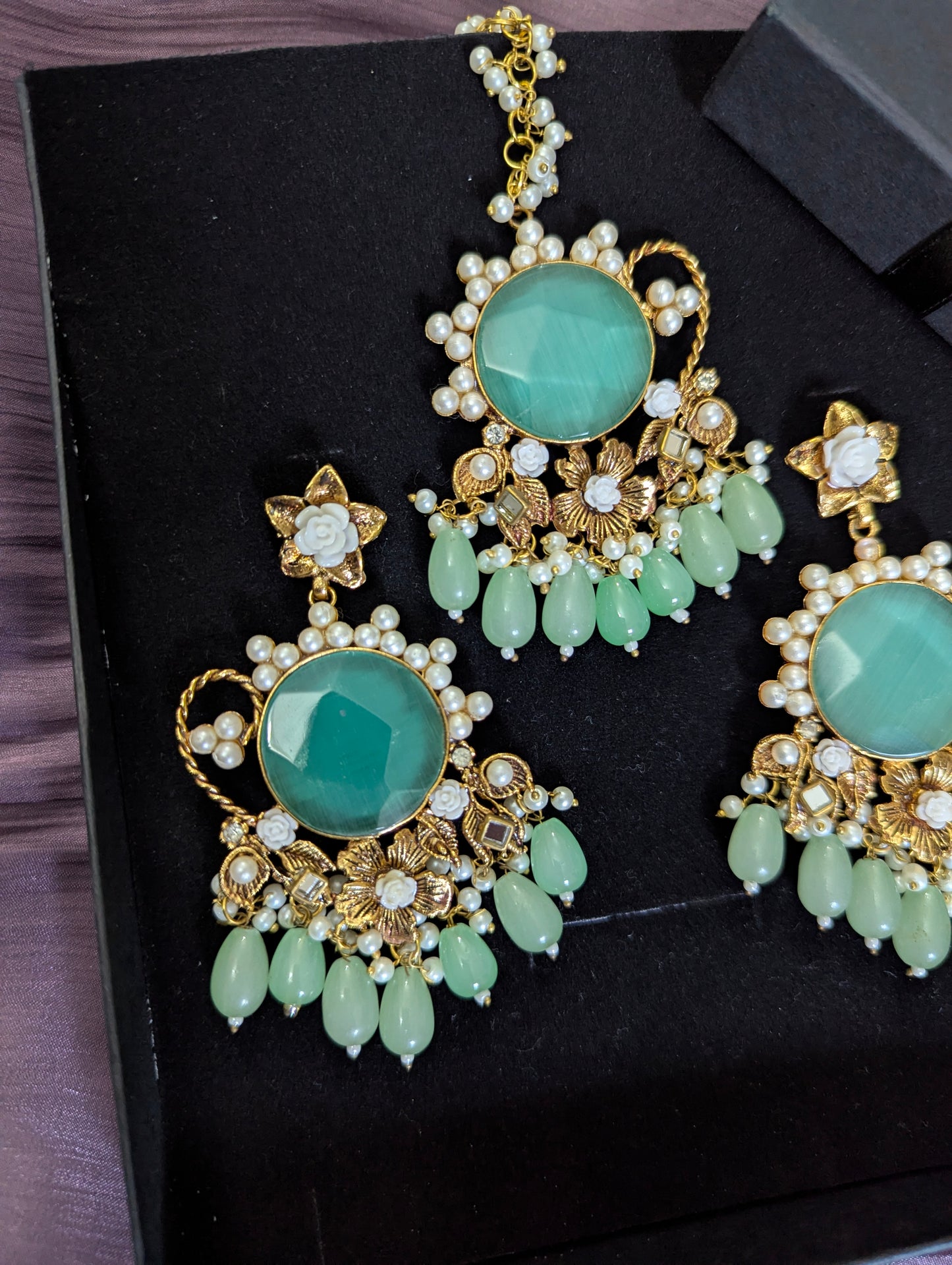 Zehra Kundan Earrings With Tika