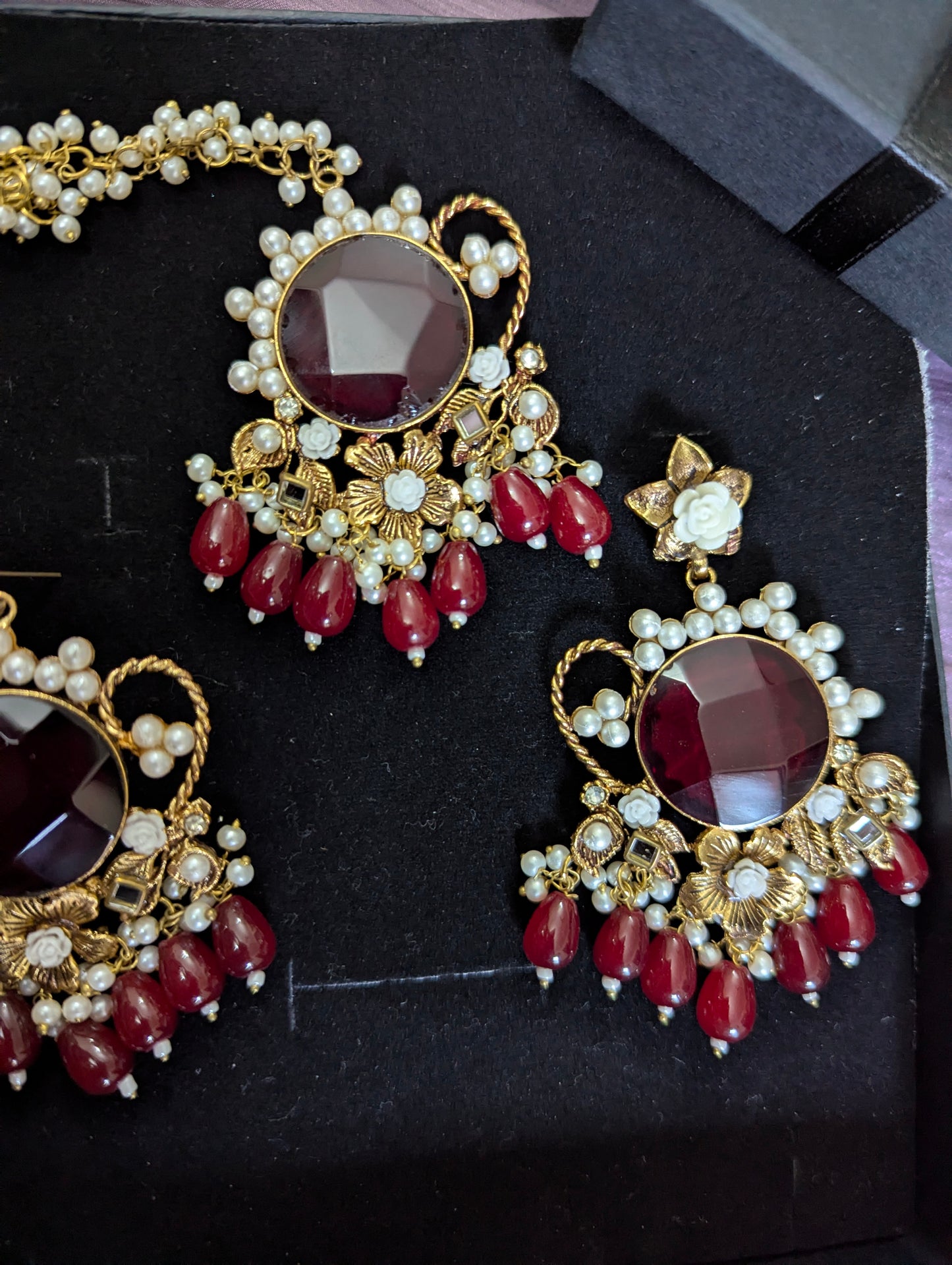 Zehra Kundan Earrings With Tika